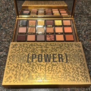 New! HUDA BEAUTY EMPOWERED Eye Shadow Palette